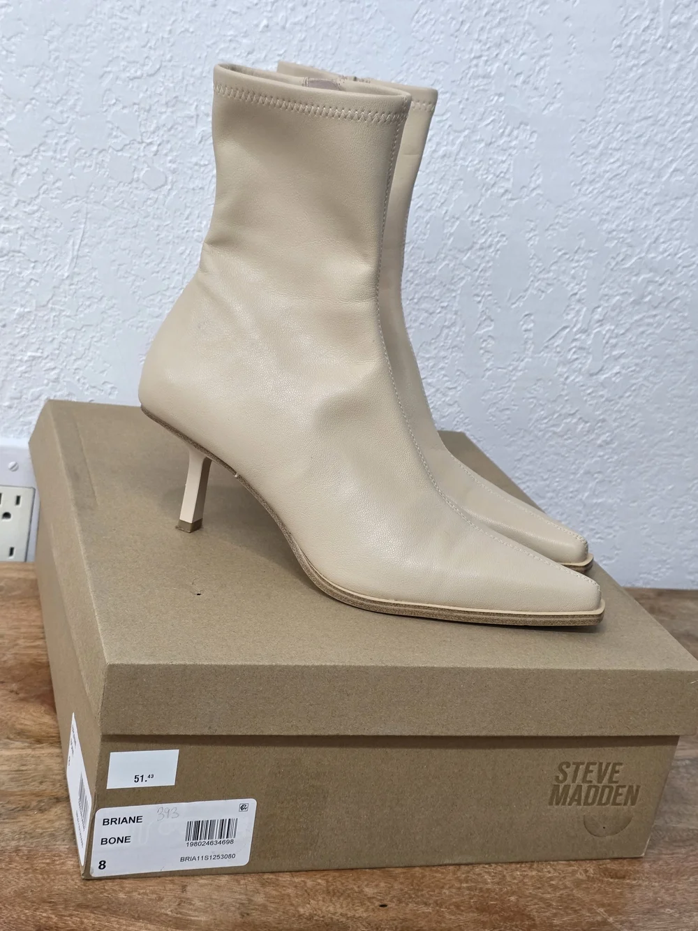 Steve Madden Briane Bone Leather Pointed Toe Ankle Boots